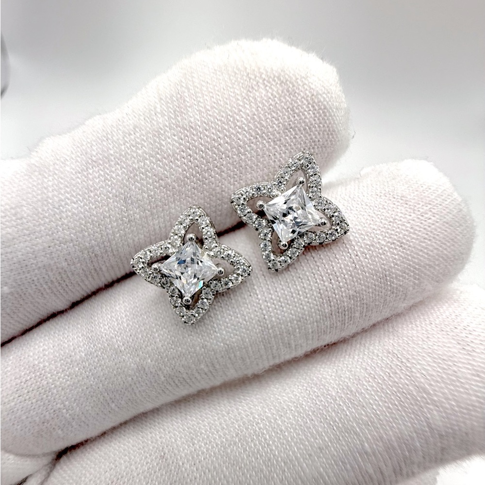 .925 Sterling Silver Clover Style Cz Post Earrings - Picture 3 of 14